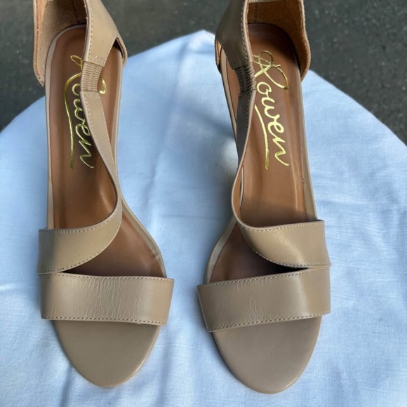 Rowen Gold Signature Nude Leather Heels Size 7M - Picture 2 of 10